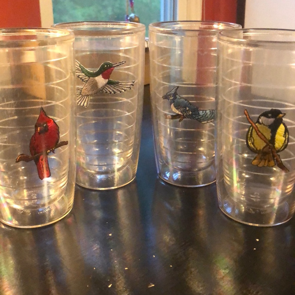 Insulated tumbler cups